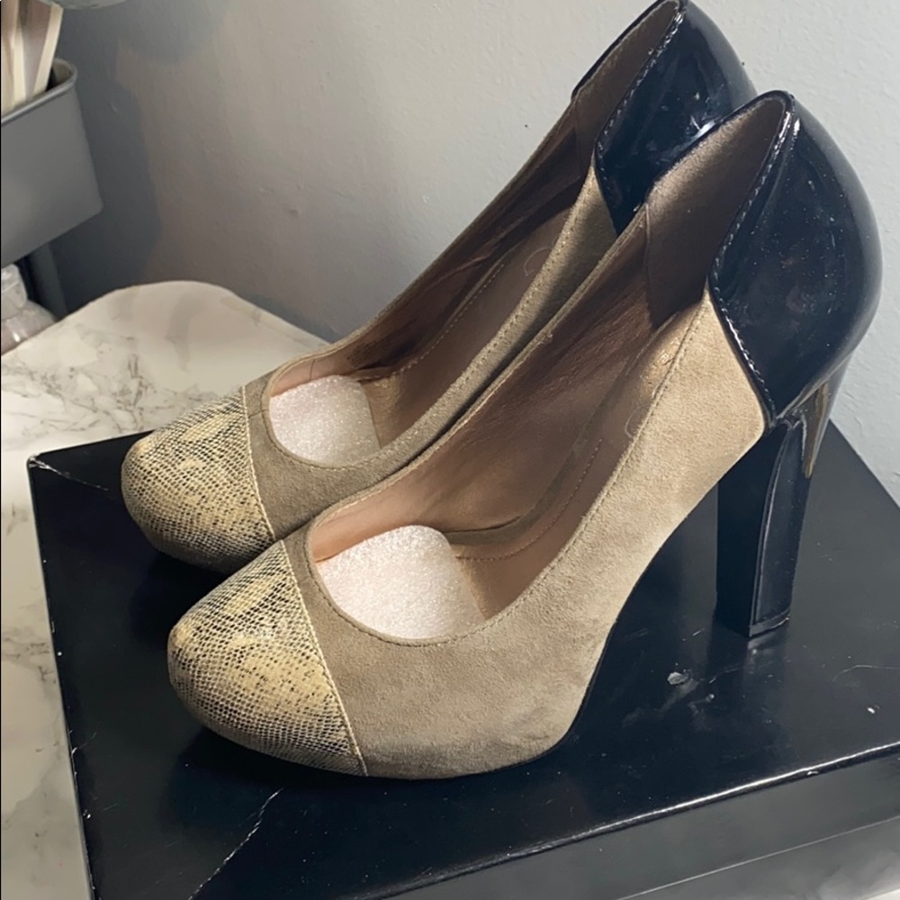 BCBG Paris Taupe Gray Judd 8 1/2 Platform